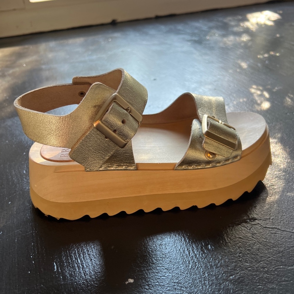 Bryr gigi sandal clog in white gold size 37.